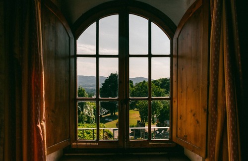 San Donato in Fronzano Apartment | Apartment '29 C Fattoria Degli Usignoli' with Shared Pool, Wi-Fi and Air Conditioning