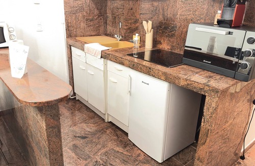 Drancy Apartment | Apartment '4 Personnes Drancy' with Shared Garden and Wi-Fi