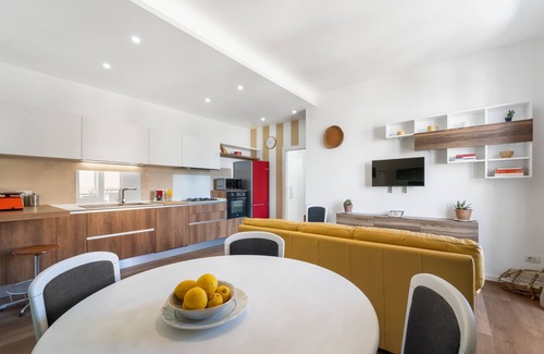 Guspini Apartment | Apartment '4 Seasons' with Balcony, Wi-Fi and Air Conditioning