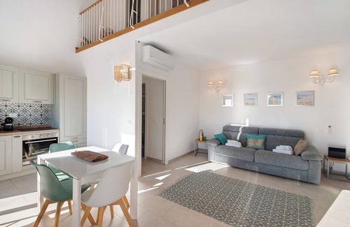 Pieve Ligure Apartment | Apartment 'Agriturismo Le Pale - Giuli 2' with Sea View, Wi-Fi and Air Conditioning