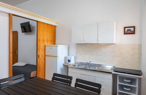 Cocumola Apartment | Apartment 'Angeli Nel Salento - Casa Vacanza 1' with Shared Terrace, Wi-Fi and Air Conditioning