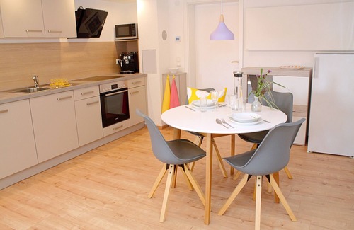 Gemarkung Tieringen Apartment | Apartment 'Apfelwiese' with Private Terrace, Private Garden and Wi-Fi