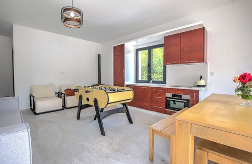 Carsac-de-Gurson Apartment | Apartment 'Appartement De Vacances Carsac 3' with Shared Pool, Shared Terrace and Shared Garden