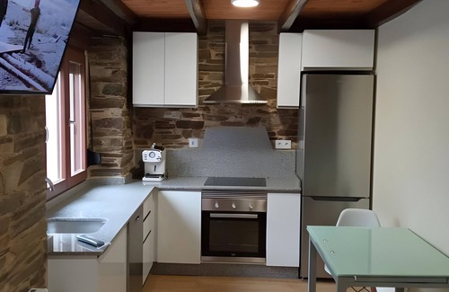 Fonsagrada Apartment | Apartment 'Arriba' with Shared Terrace, Balcony and Wi-Fi