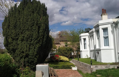 Busby Apartment | Apartment at Busby Apartments