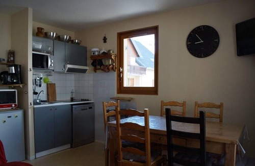 Saint-Sorlin-d'Arves Apartment | Apartment at the foot of the slopes and shops for 6