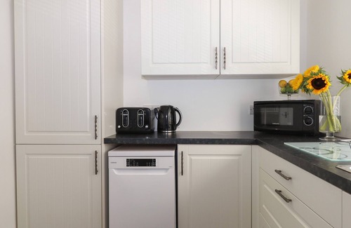 Babbacombe Cottage | APARTMENT AT MORNINGSIDE HOTEL, family friendly in Torquay