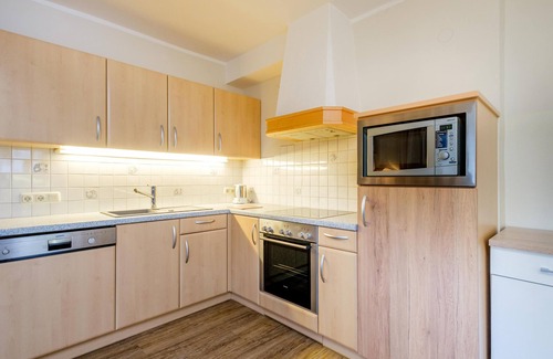 Saalbach-Hinterglemm Apartment | Apartment with balcony and ski storage