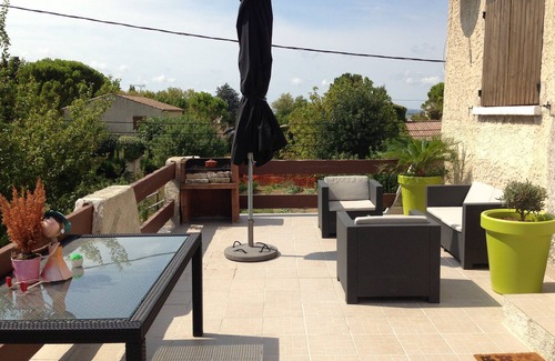 Marignane Apartment | Apartment at the top of the villa with terrace and land for animals, 5 people