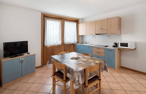 Trepalle Apartment | Apartment "Bait Del Pont 54" with Mountain View, Wi-Fi, Balcony & Garden