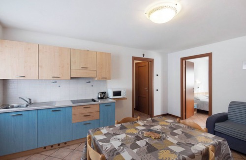 Trepalle Apartment | Apartment "Bait Del Pont 54" with Mountain View, Wi-Fi, Balcony & Garden