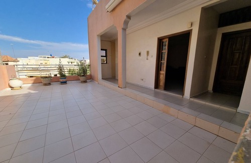 Pointe des Almadies Apartment | Apartment Bedroom-Living Room-Kitchen-Terrace halfway Blaise Diagne Airport - Dakar