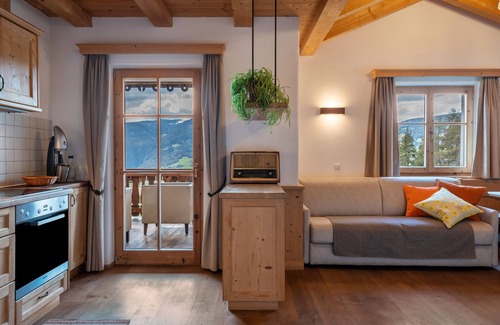 Lajen Apartment | Apartment 'Biohof Maurer Apt Vogelstimmen' with Mountain View, Shared Garden and Wi-Fi