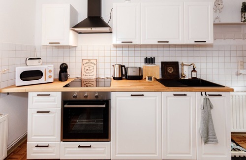 Quedlinburg Apartment | Apartment 'Bismarck Suite By Meis Quedlinburg' with Wi-Fi