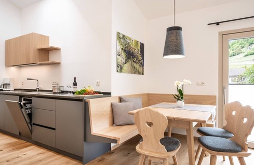 Barbiano Apartment | Apartment 'Blauburgunder' with Mountain View, Shared Pool and Wi-Fi