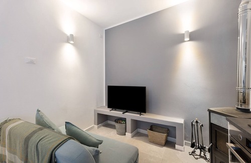 Tapigliano Apartment | Apartment 'Casa al Lago' with Shared Terrace
