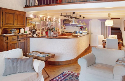 Musso Apartment | Apartment 'Casa Al Molo' with Lake View, Garden and Wi-Fi