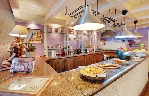 Musso Apartment | Apartment 'Casa Al Molo' with Lake View, Garden and Wi-Fi