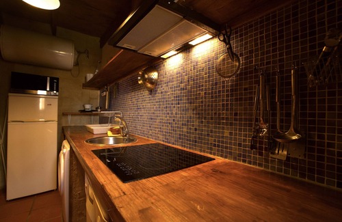 La Cuevarruz Apartment | Apartment "Casa de los Sueños - Escala" with Shared Terrace, Wi-Fi & A/C