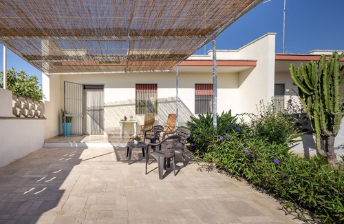 Roca Vecchia Apartment | Apartment 'Casa Eleonora' with Private Terrace, Private Garden and Air Conditioning