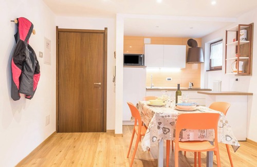 Alba Apartment | Apartment "Casa Muffolina" with Mountain View, Balcony & Wi-Fi