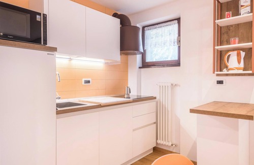 Alba Apartment | Apartment "Casa Muffolina" with Mountain View, Balcony & Wi-Fi