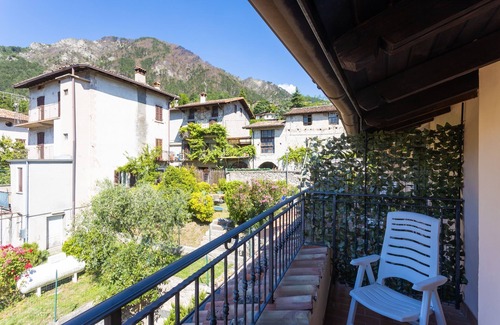 Vesio Apartment | Apartment 'Casa Rita App 2' with Shared Terrace, Shared Garden and Wi-Fi