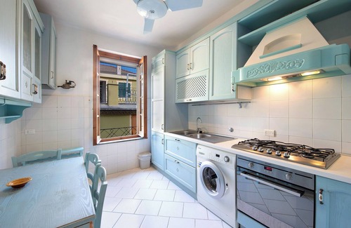 Arenzano Apartment | Apartment 'Casa Topazia' with Balcony, Wi-Fi and Air Conditioning