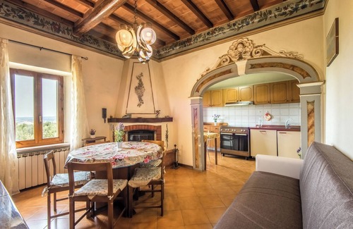 Crocina Apartment | Apartment "Casa Vacanze del Borgo" with Garden and Wi-Fi