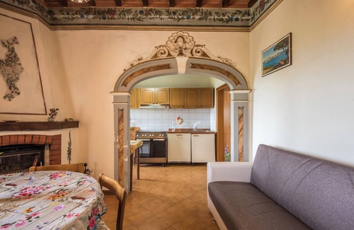 Crocina Apartment | Apartment "Casa Vacanze del Borgo" with Garden and Wi-Fi