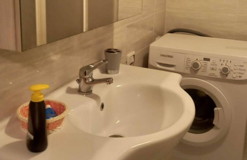 Montegiordano Apartment | Apartment 'Casavacanzaziamaria' with Balcony, Wi-Fi and Air Conditioning