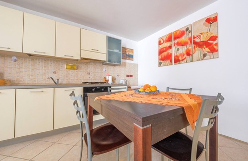 Condro Apartment | Apartment 'Casetta Bella' with Balcony, Wi-Fi and Air Conditioning