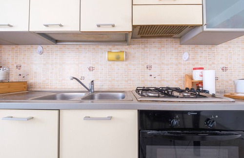 Condro Apartment | Apartment 'Casetta Bella' with Balcony, Wi-Fi and Air Conditioning