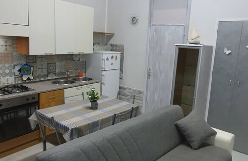 Alcamo Historic Center Apartment | Apartment 'Centro Di Alcamo' with Balcony, Wi-Fi and Air Conditioning