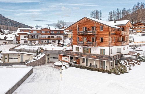 Sesto Apartment | Apartment 'Chalet Rudana for 4 People' with Mountain View, Shared Garden and Wi-Fi