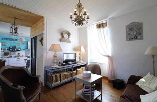 Le Palais Apartment | Apartment 'Chic Et Charme Belle Ile' with Private Terrace, Private Garden and Wi-Fi