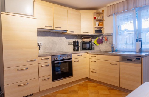 Collenberg Apartment | Apartment 'Collenberger Ferienwohnung Schäfer' with Private Terrace, Private Garden and Wi-Fi