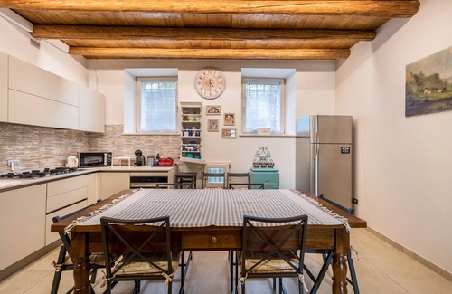 Gargagnago di Valpolicella Apartment | Apartment 'Corte Lavarini The Magic At Sight' with Private Garden, Wi-Fi and Air Conditioning