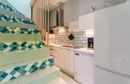 Rasteau Apartment | Apartment 'Côté Vigne' with Shared Pool, Private Terrace and Wi-Fi