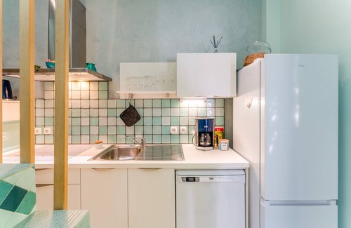 Rasteau Apartment | Apartment 'Côté Vigne' with Shared Pool, Private Terrace and Wi-Fi