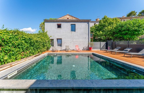 Rasteau Apartment | Apartment 'Côté Vigne' with Shared Pool, Private Terrace and Wi-Fi