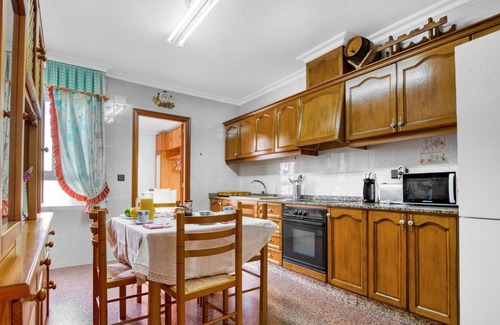 Elda Apartment | Apartment 'De Paso' with Balcony, Wi-Fi and Air Conditioning