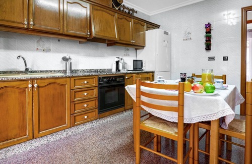 Elda Apartment | Apartment 'De Paso' with Balcony, Wi-Fi and Air Conditioning
