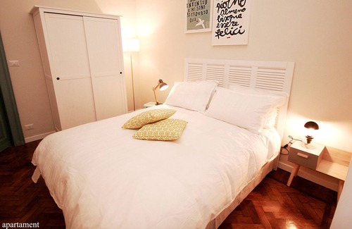 Parella Apartment | Apartment-Deluxe-Ensuite with Shower-Street View-Delux