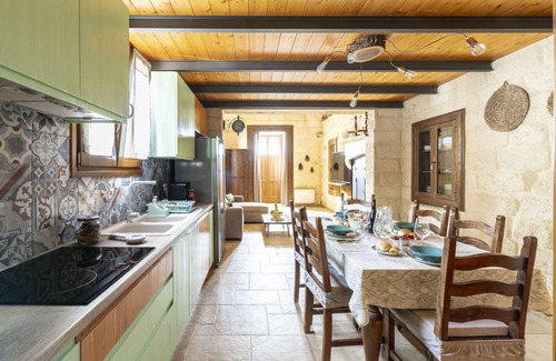 Melendugno Apartment | Apartment 'Dimora Elia' with Private Terrace, Wi-Fi and Air Conditioning