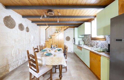 Melendugno Apartment | Apartment 'Dimora Elia' with Private Terrace, Wi-Fi and Air Conditioning