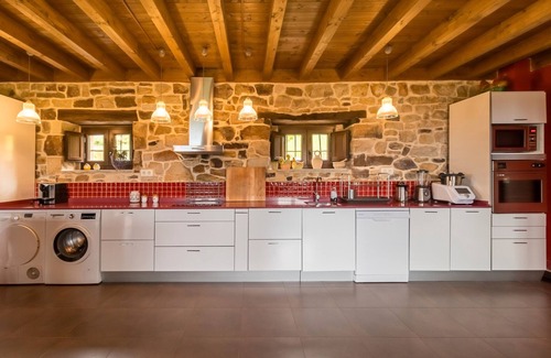 Lierganes Apartment | Apartment 'El Manantial' with Mountain View, Private Garden and Wi-Fi