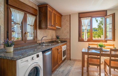 Soto de Cangas Apartment | Apartment 'El Portiellu 1' with Private Terrace and Wi-Fi