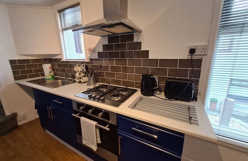 Rhayader Apartment | Apartment-Ensuite-Two Bedroom