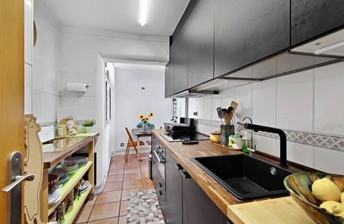 Vilanova I la Geltru Apartment | Apartment 'Precioso Piso Frente Al Mar' with Balcony, Wi-Fi and Air Conditioning